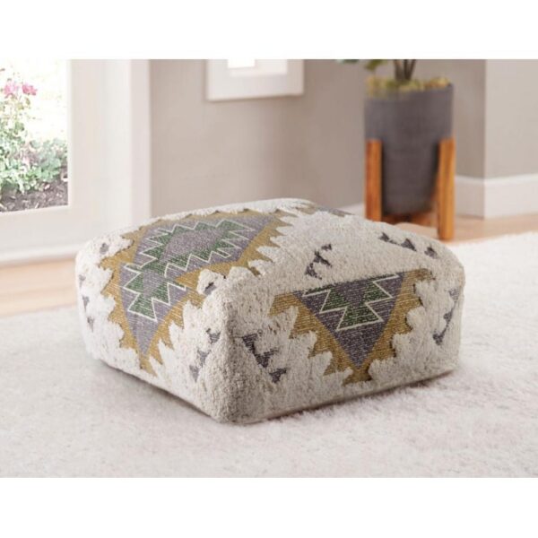 Lyssa Pouf