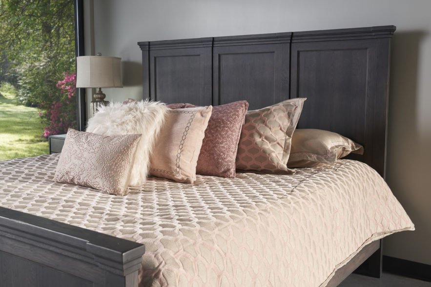 Yutzy 41101 Champagne Queen Crown Panel Bed Yutzy 41101 Champagne Queen Crown Panel Bed