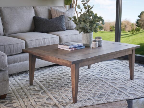 Yutzy 2201 Jackson Cocktail Table