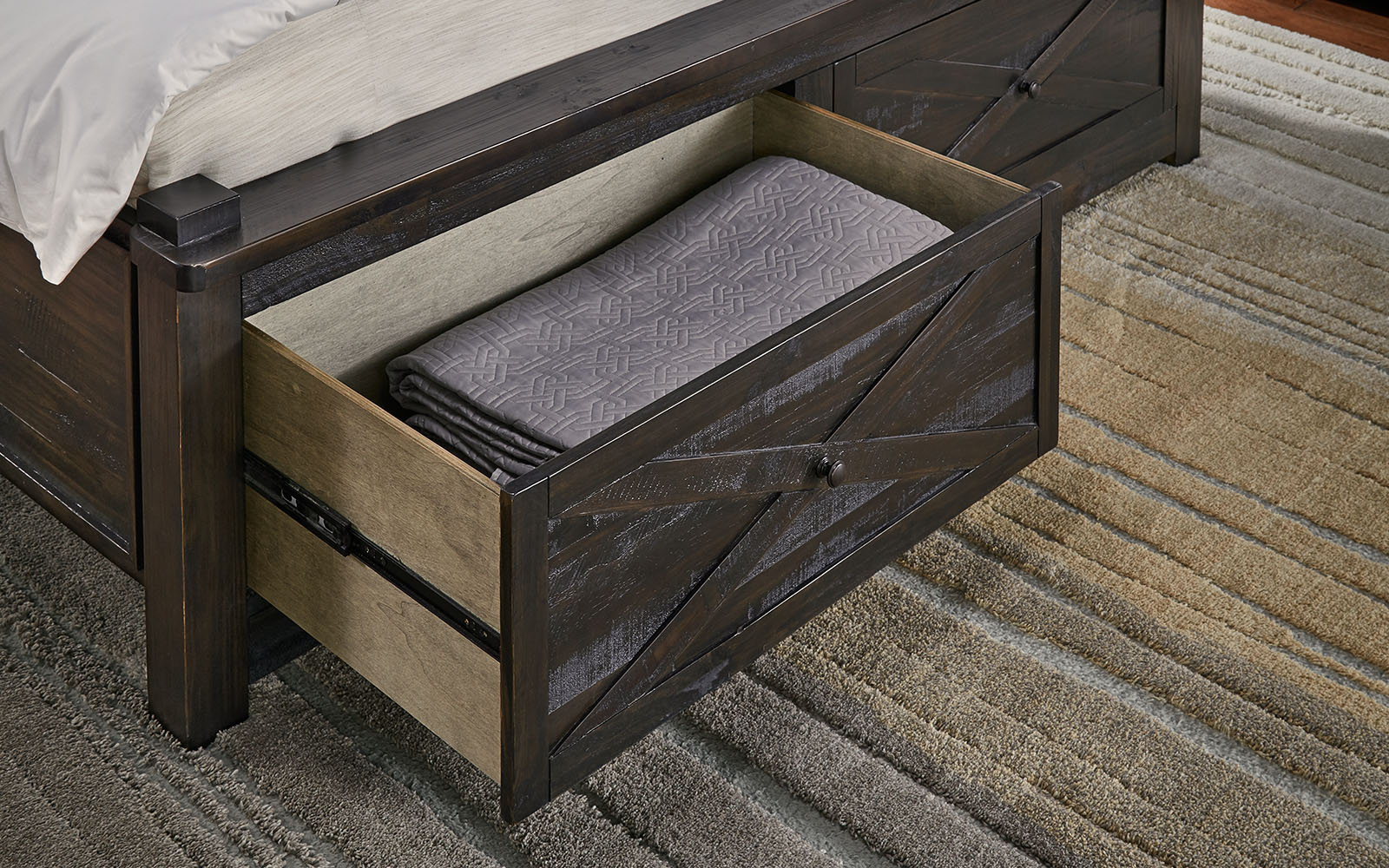 A-America SUVCL5031 Sun Valley Queen Storage Bed W/Ftbd Bench A-America SUVCL5031 Sun Valley Queen Storage Bed W/Ftbd Bench