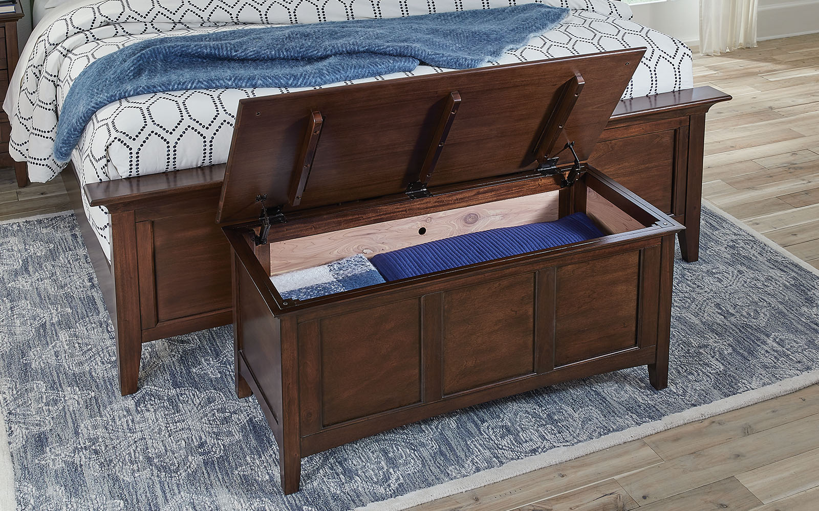 A-America WSLCB5800 Westlake Cedar Lined Blanket Trunk A-America WSLCB5800 Westlake Cedar Lined Blanket Trunk
